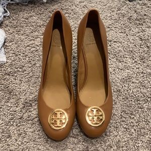 Tory Burch Benton closed toe wedges